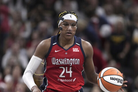 Sun clinch No. 3 playoff seed and eliminate Sky from contention with 87-54 rout