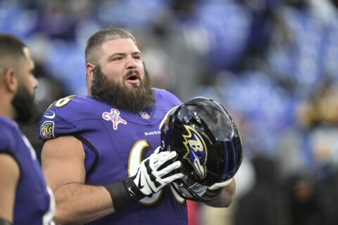 Ravens re-sign offensive lineman Ben Cleveland after 4 seasons with the team