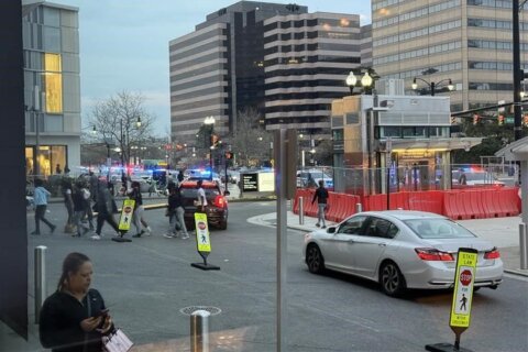 3 teens charged in fights at Pentagon City Mall that forced shopping complex to close early
