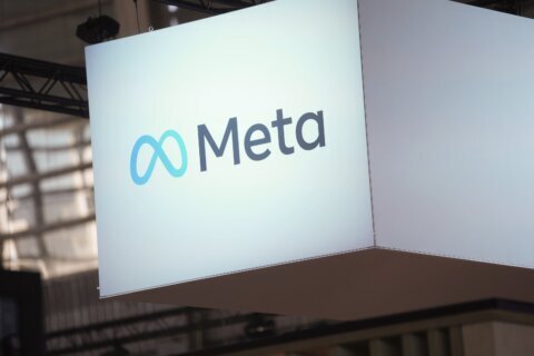 The European Union fines Apple 500 million euros and Meta 200 million in separate digital cases