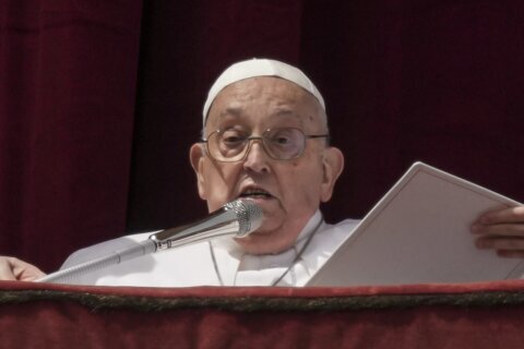 Pope Francis emerges from convalescence on Easter, delights crowd with popemobile tour